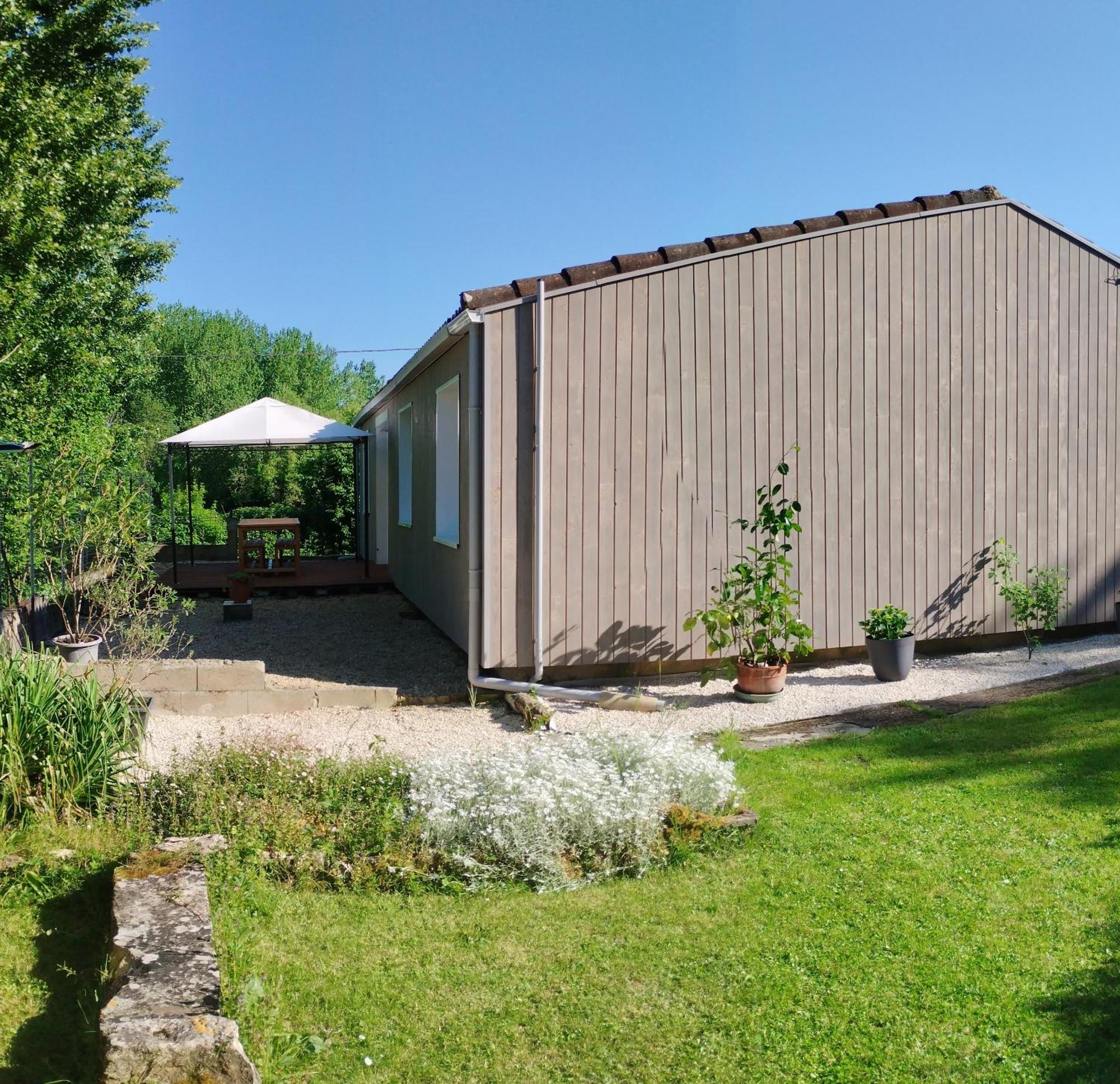 Gite Le Vieux Moulin Sansais المظهر الخارجي الصورة